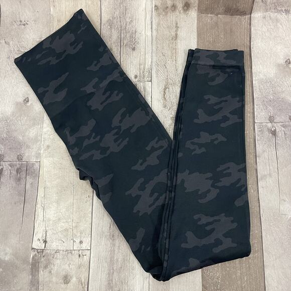 Spanx Look At Me Now Seamless High Rise Camo Leggings Sz Medium - Picture 1 of 13